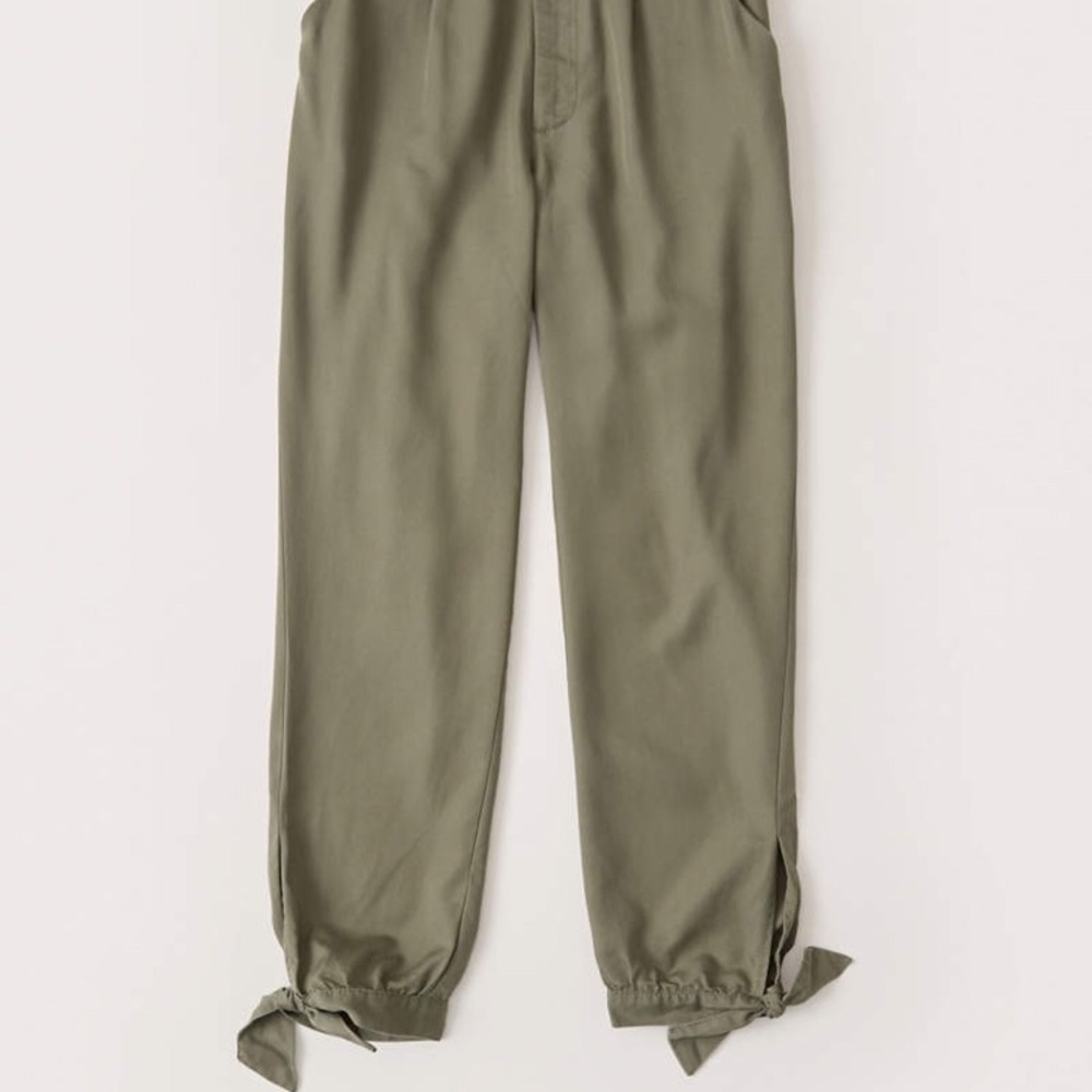 Abercrombie & Fitch Taper Hem Pants Small NWT